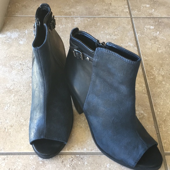 vera wang peep toe booties